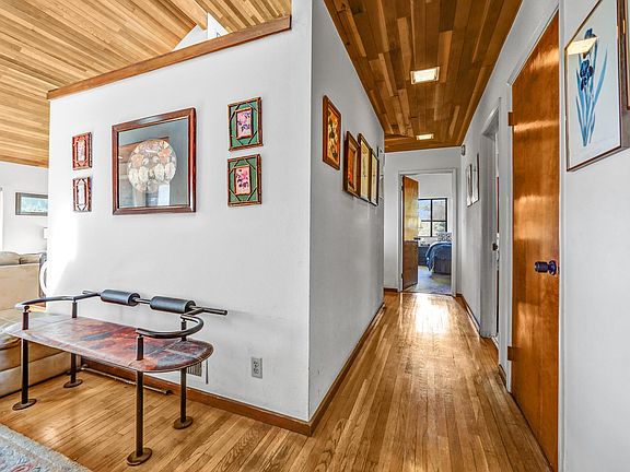 4th image of 2541 Canyon Oak Dr