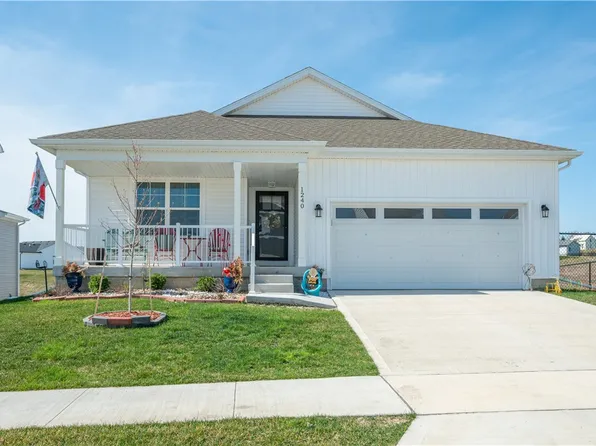 1240 Meadow View Dr, Carlisle, IA 50047