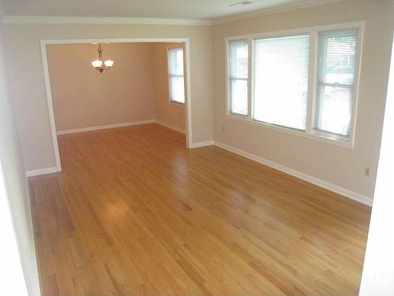 3rd image of 1142 Wellington Dr