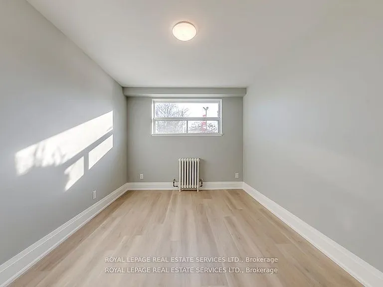 320 Lakeshore Rd W #2 — Photo 14