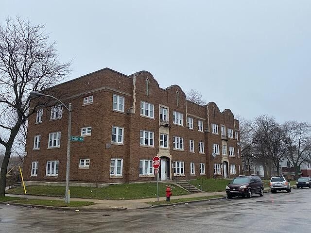 1st image of 928-936 W Meinecke Ave