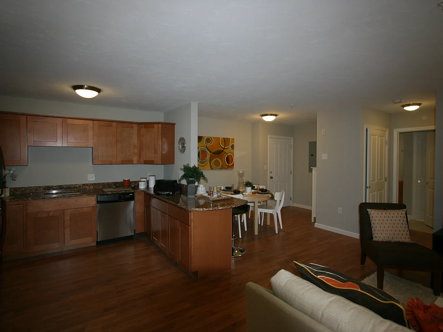 Oak Place Apartments — Photo 3