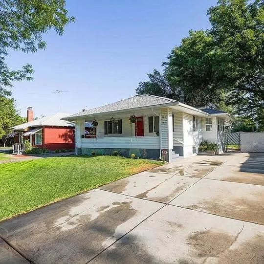 784 W 100 N — Photo 1