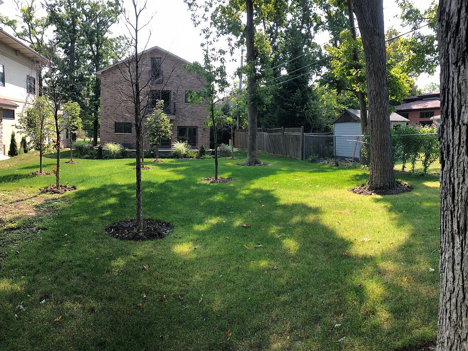 2nd image of 2366 Green Bay Rd