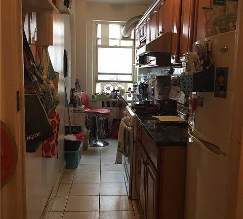 5th image of 14307 Sanford Ave APT 4E