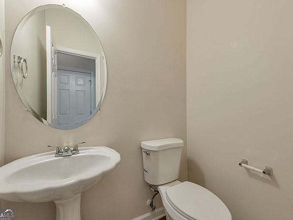 4th image of 4870 W Park Cir