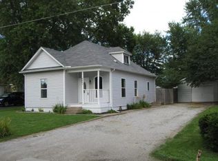 925 Reynolds Dr, Charleston, IL 61920