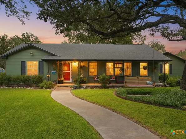 975 Sowell St, Seguin, TX 78155