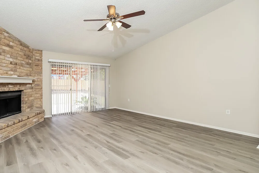 3 bed, 2.0 bath, 1440 sqft, $1,990 — Photo 4