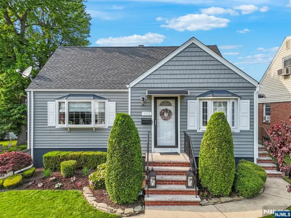 203 Phelps Ave, Bergenfield, NJ 07621