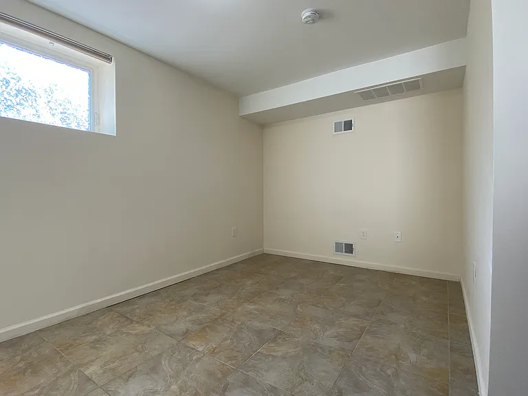 33 Sheridan Ave #1F — Photo 6