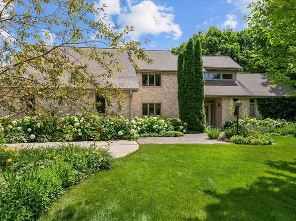 16565 Ridgeview DRIVE, Brookfield, WI 53005