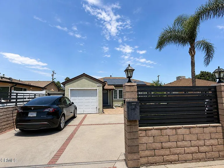7330 Satsuma Ave — Photo 3