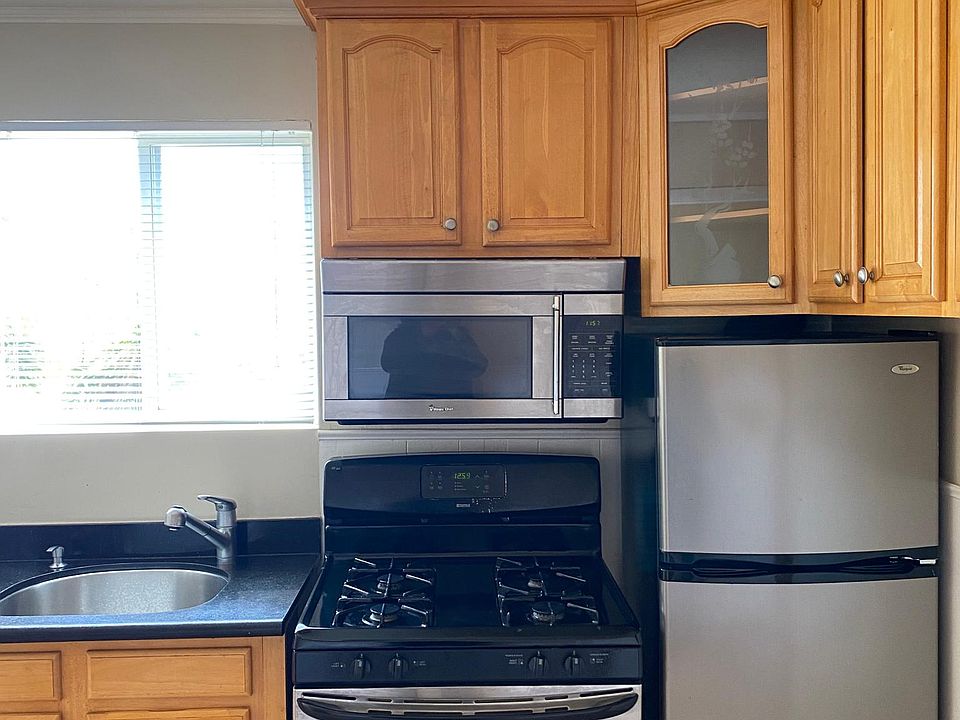Kitchen includes stove with gas range/refrigerator and microwave