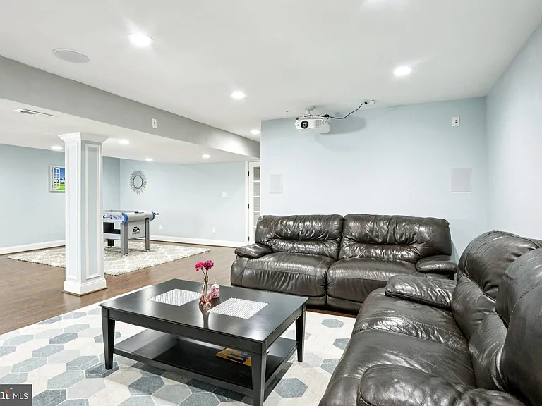 1035 Thorndale Dr — Photo 50