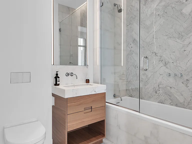 500 W 25th St #4 — Photo 9