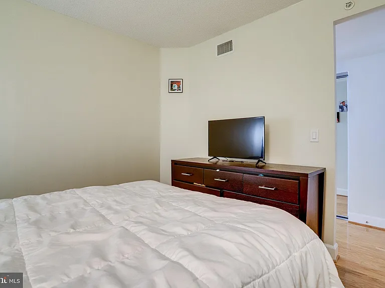 1205 Garfield St #501 — Photo 14