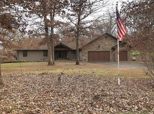822 Lakewood Greens Dr, Dixon, IL 61021