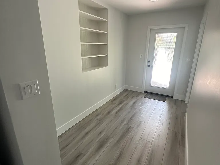 1845 Thomas St — Photo 10