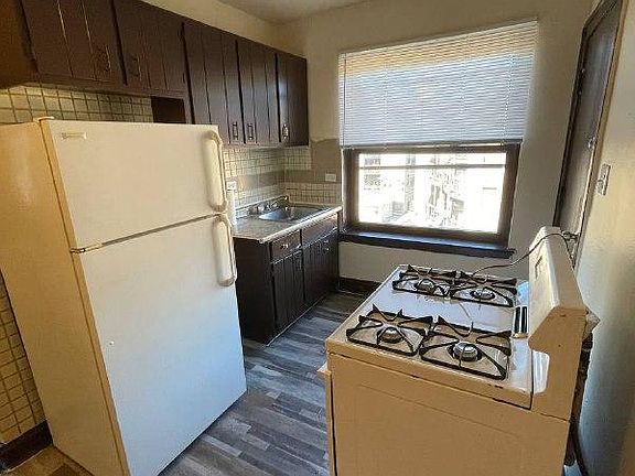 4th image of 8036 S Ellis Ave #3W