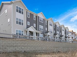 2648 Arrowhead Dr, Pingree Grove, IL 60140