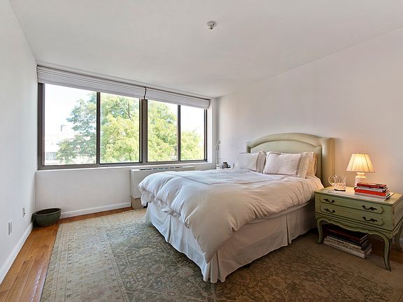 4th image of 525 E 11th St APT 7A