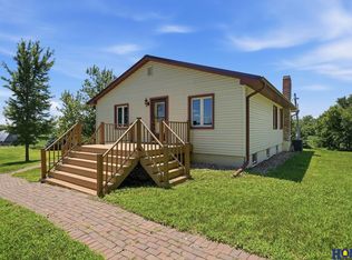 941 B Rd, Palmyra, NE 68418
