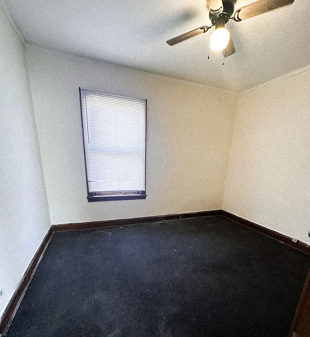 3 bed, 1.0 bath, 1400 sqft, $2,100 — Photo 4