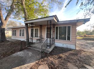 85 Brazos Rd, Campbellton, TX 78008