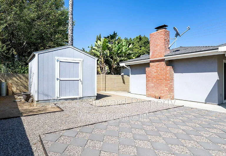 1219 N Van Buren St — Photo 40