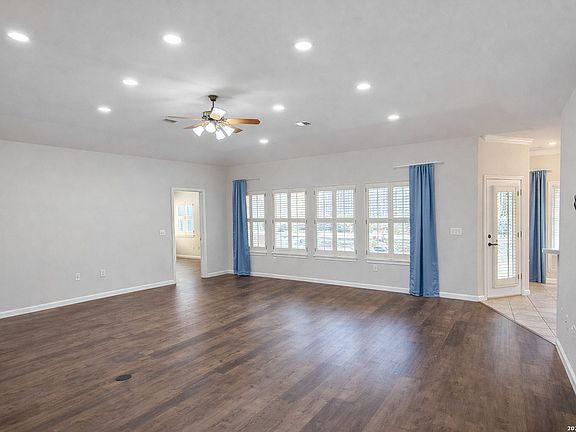 4th image of 660 Oak Valley Dr
