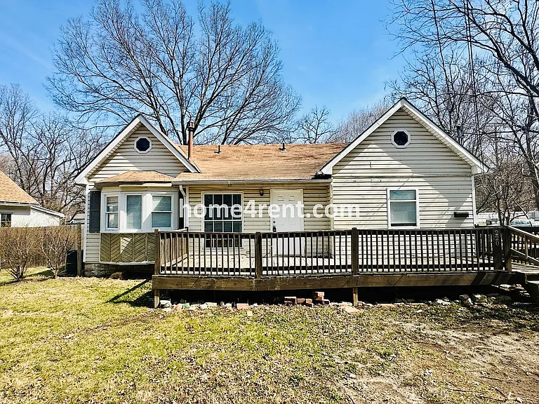 220 N Walnut St — Photo 2
