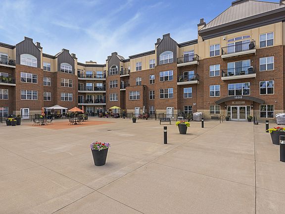 4th image of 1800 Graham Ave Unit 207