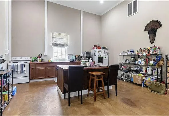 1382 Dupre Rd — Photo 2