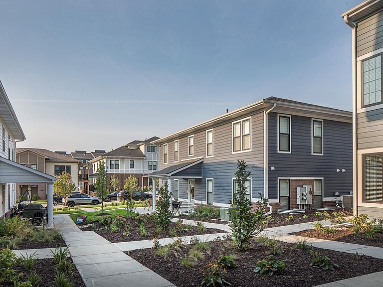 Bungalows On The Lake At Prairie Queen Apartment Rentals Papillion