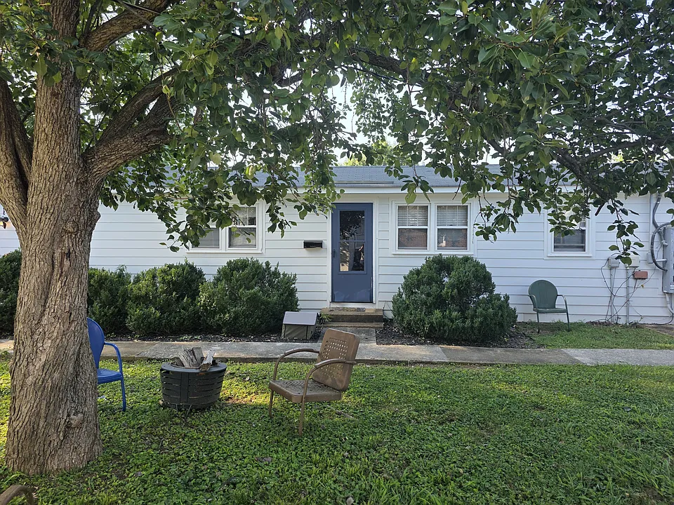 207 Walker Ave NE #C