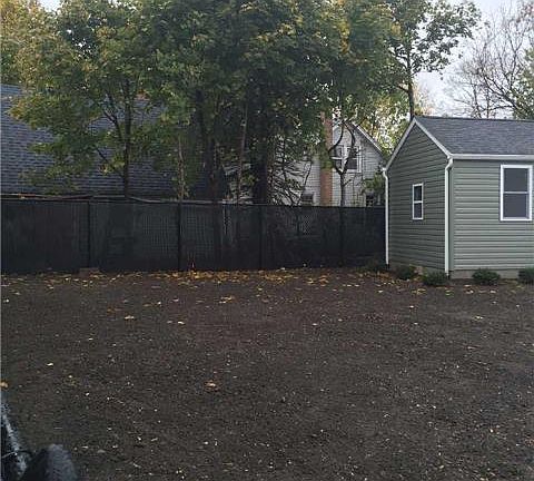 5th image of 149 Hallock Ave #1