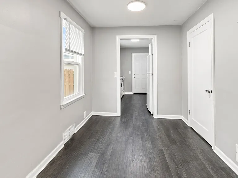 4841 Pierce St — Photo 12