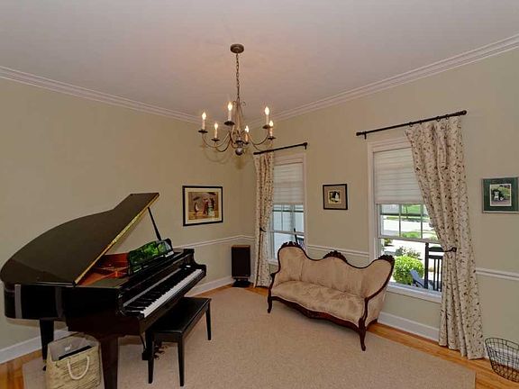 5th image of 7 Highview Way