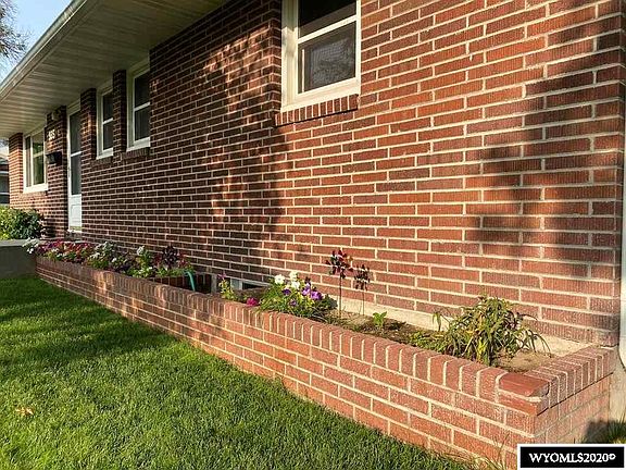 2nd image of 935 Sierra Dr