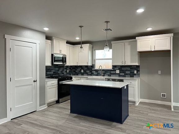 2nd image of 821 Flycatcher Dr
