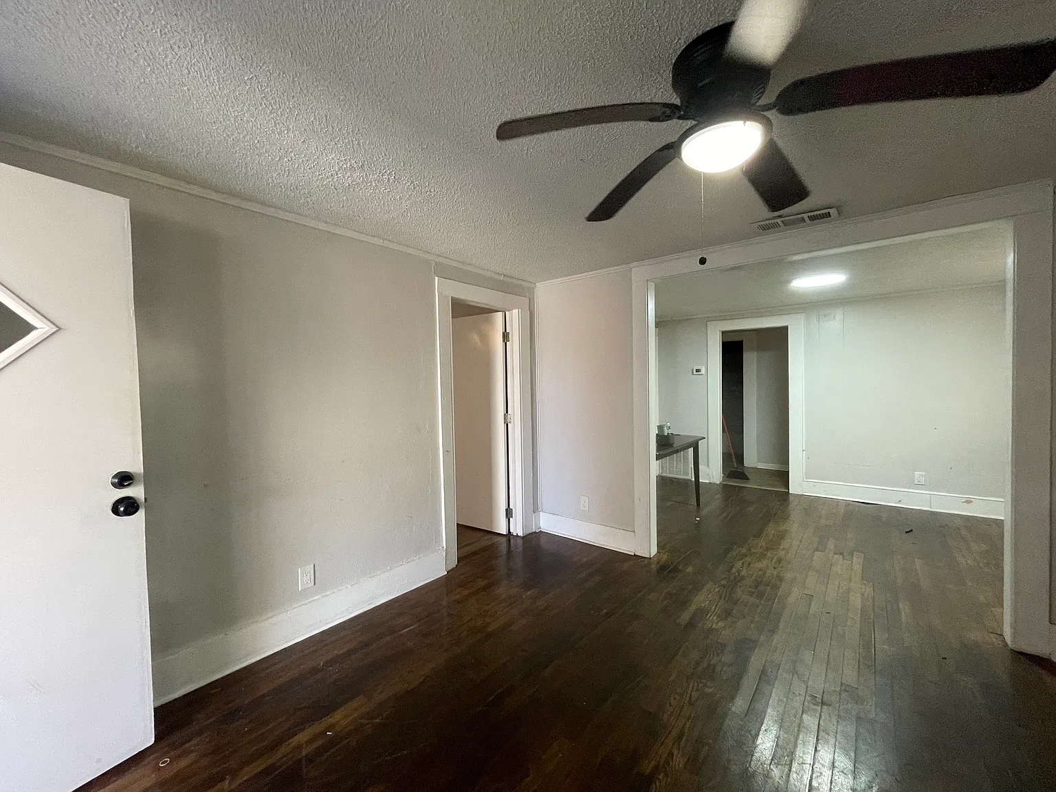4 bed, 1032 sqft, $1,700 — Photo 2