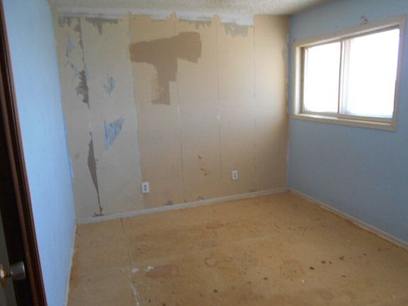 4th image of 3608 S Yvonne St