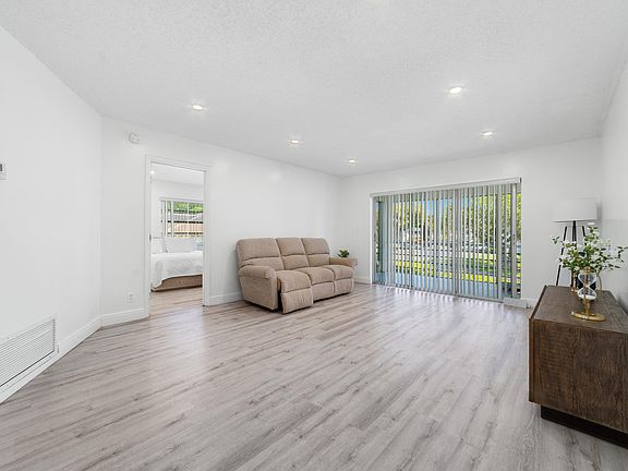3rd image of 2710 Riverside Drive #201a