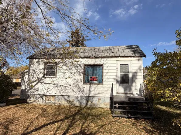 802 6th Ave, Wainwright, AB T9W 1C2