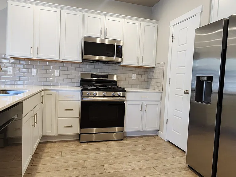 1255 N Main St — Photo 3