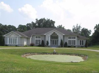 4352 Old Jamestown Winery Rd, Florissant, MO 63034