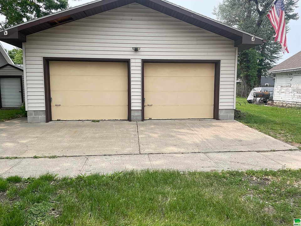 2nd image of 227 E 30 S