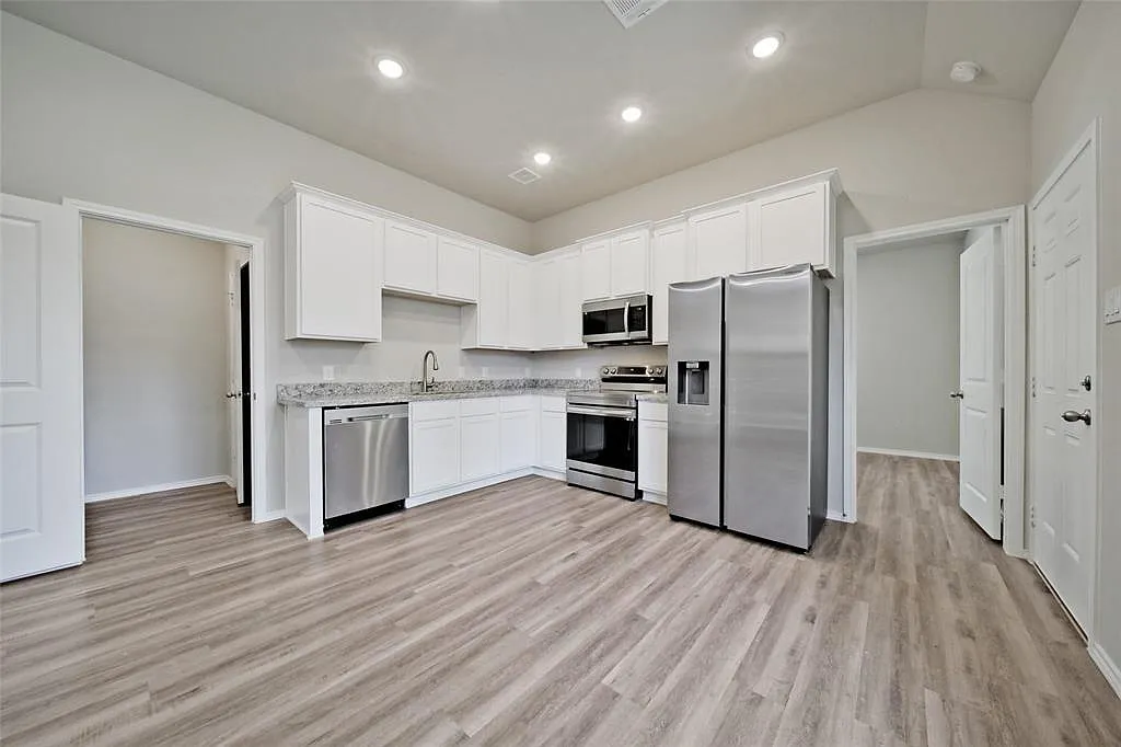 3 bed, 2.0 bath, 1000 sqft, $1,500 — Photo 2