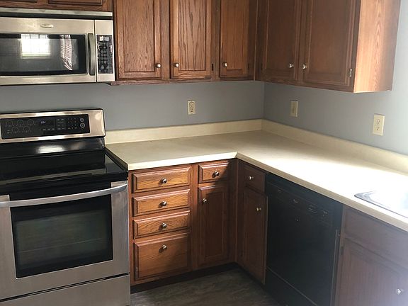 3rd image of 7686 Baywood Dr E